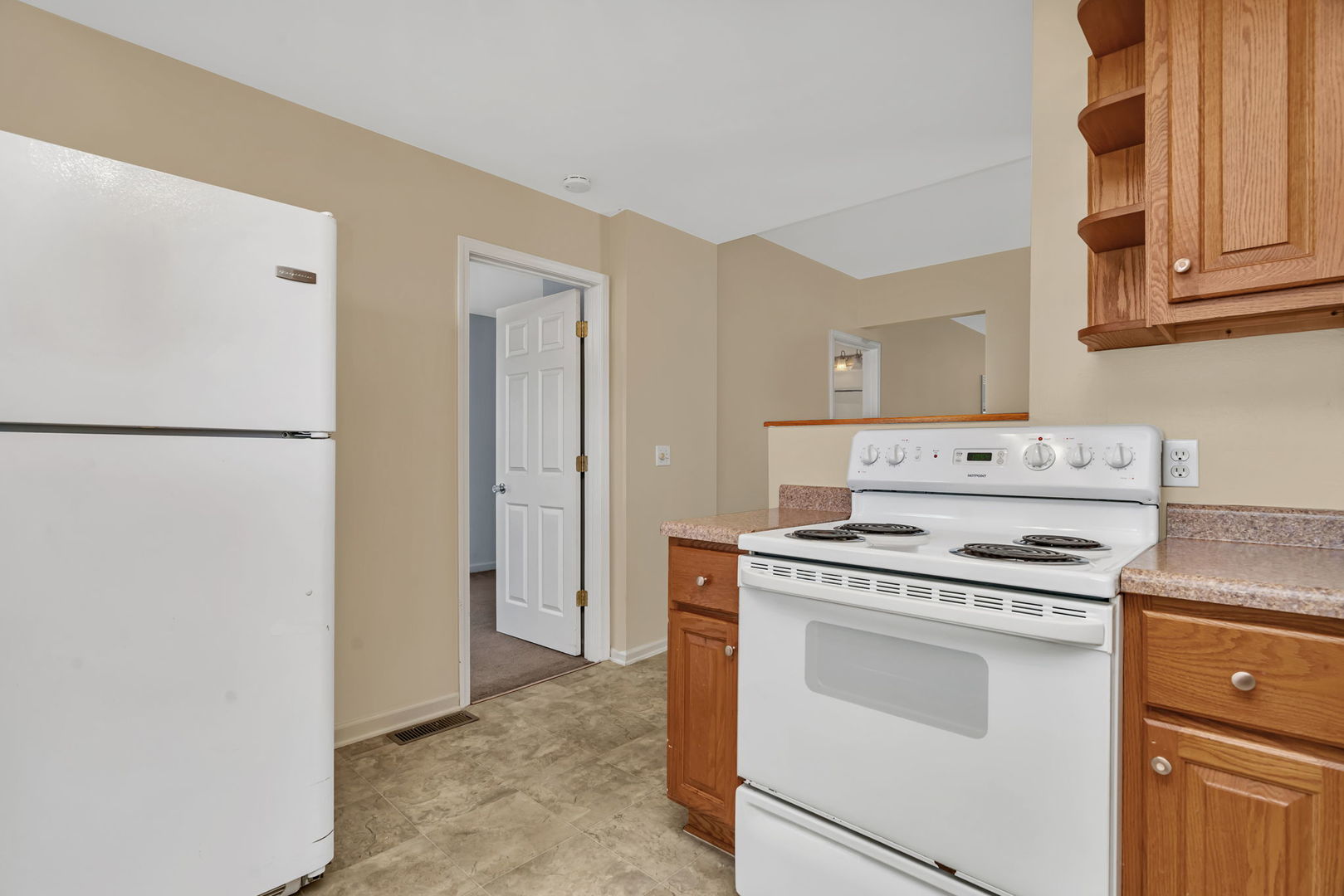 212 East Chippewa Street Dwight, IL 60420 - Photo 16 of 32 a kitchen with a stove a refrigerator and a sink