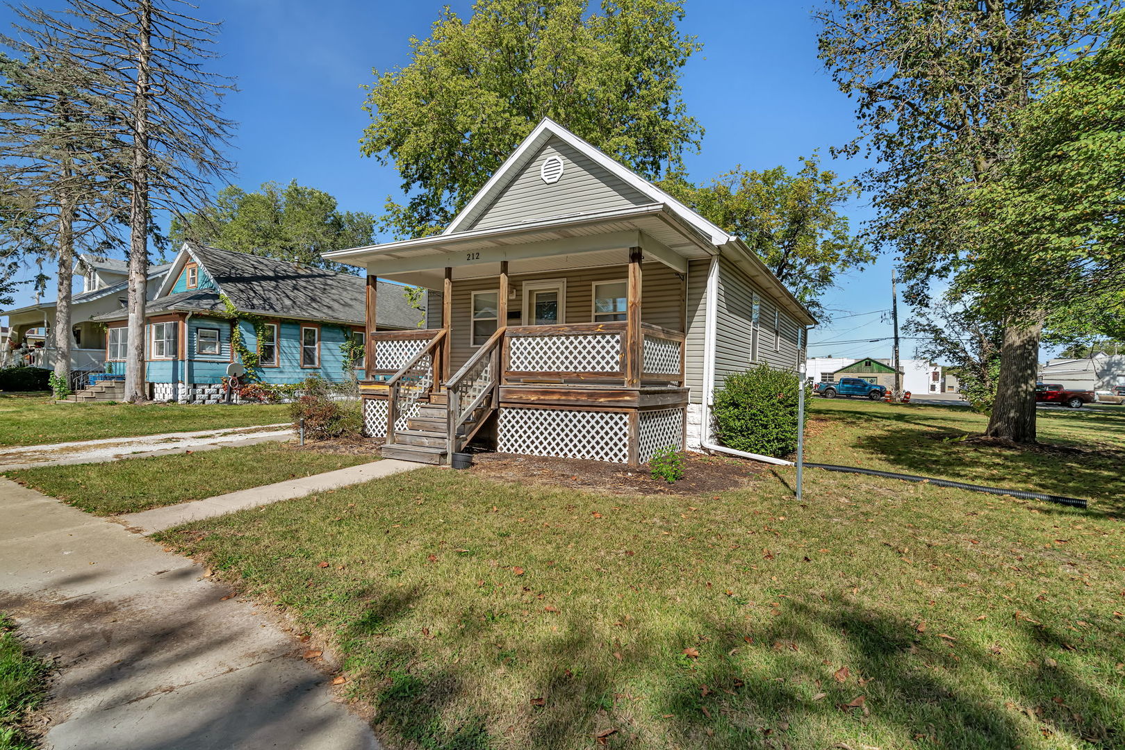 212 East Chippewa Street Dwight, IL 60420 - Photo 21 of 32 a front view of a house with a yard