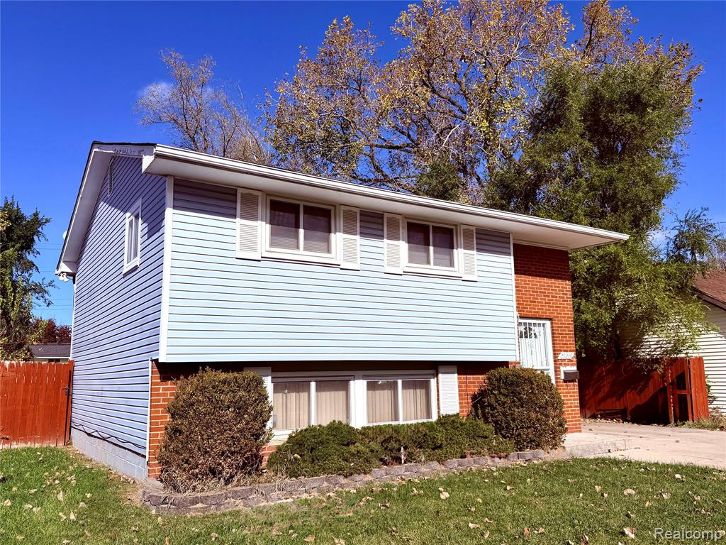 26206 Kitch Street Inkster, MI 48141 - Photo 3 of 21