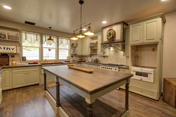$440,000 | 402 West Lincoln Way, Morrison, IL 61270