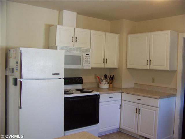 101 Raines Tavern Road Farmville, VA 23901 - Photo 4 of 15 Kitchen - Lots of cabinets and room in the kitchen.