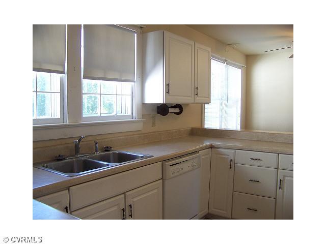 101 Raines Tavern Road Farmville, VA 23901 - Photo 5 of 15 Kitchen - Open area