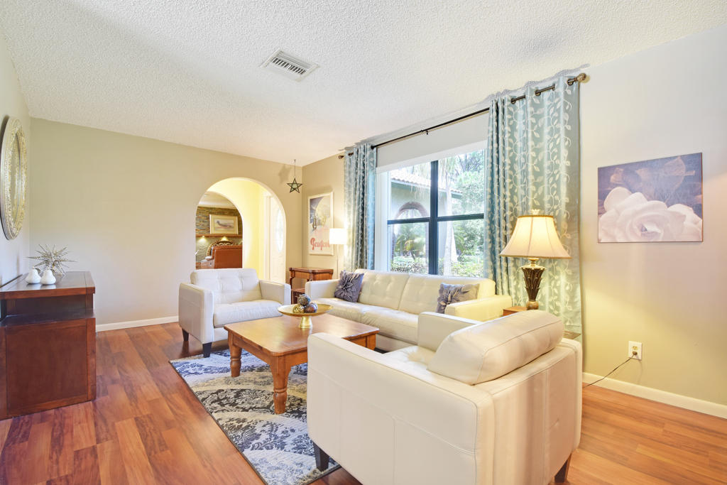 15429 Jupiter Farms Road Jupiter, FL 33478 - Photo 11 of 59 DSC_0568