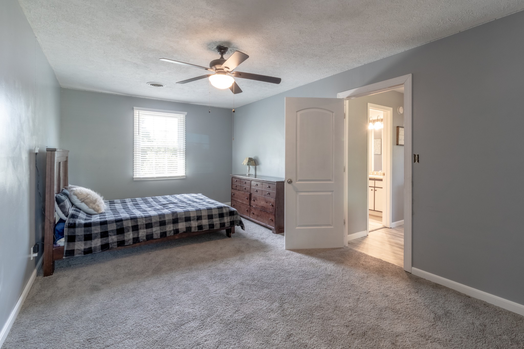 1002 Rossview Road Clarksville, TN 37043 - Photo 18 of 25 Gallery Image 18