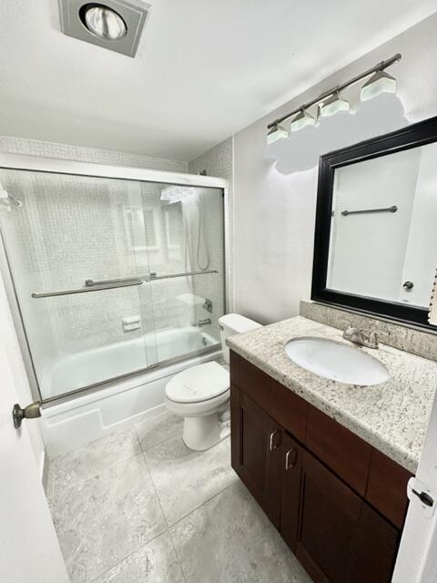 4067 Exeter Boca Raton, FL 33434 - Photo 8 of 38 Main Bathroom