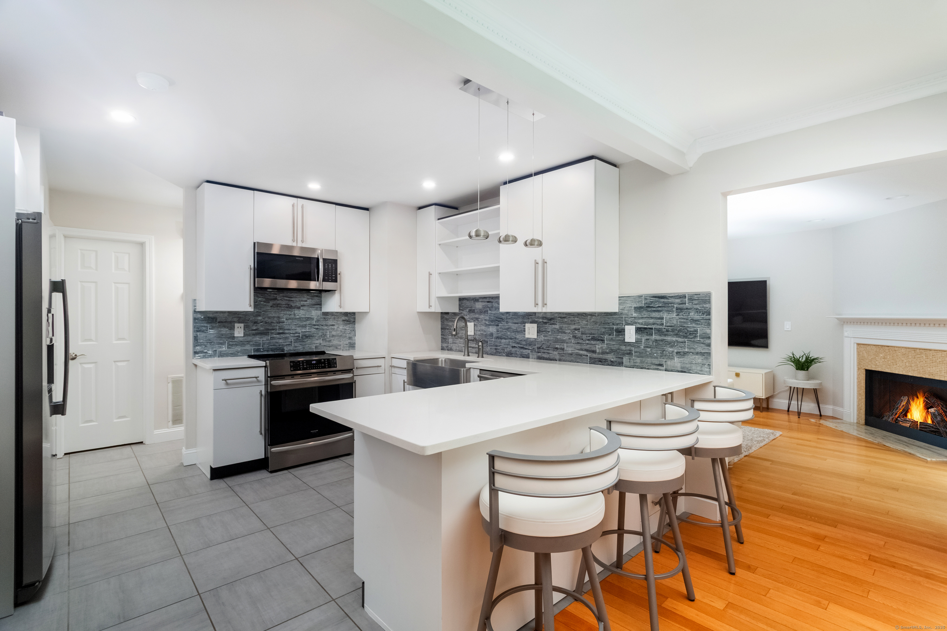 4 Pond View Drive, Unit 4 Brookfield, CT 06804 - Photo 15 of 38 a kitchen with a stove a sink and a refrigerator