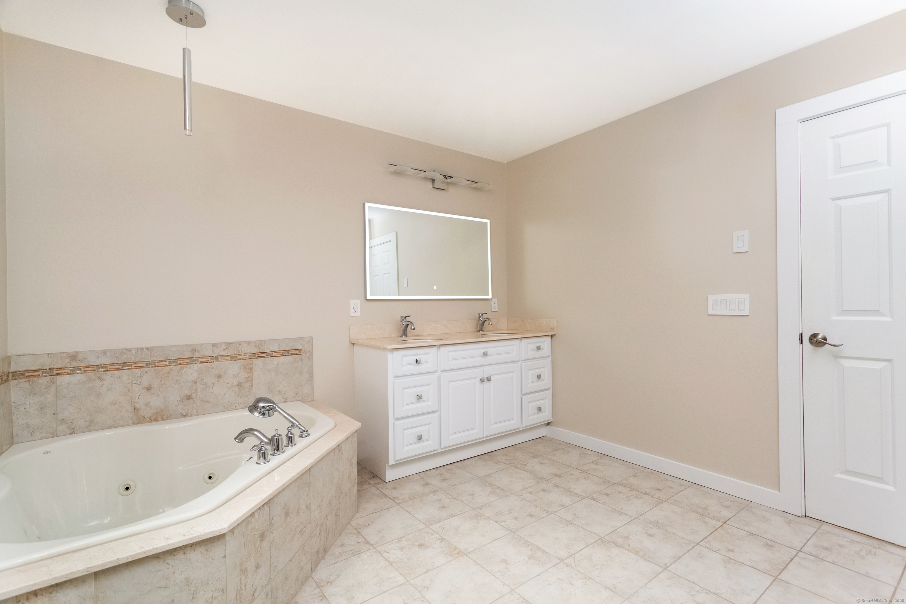 4 Pond View Drive, Unit 4 Brookfield, CT 06804 - Photo 26 of 38 a bathroom with a tub sink and mirror