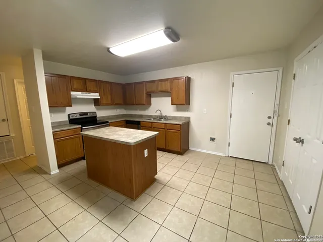 $1,500 | 10614 Shaenmeadow, San Antonio, TX 78254