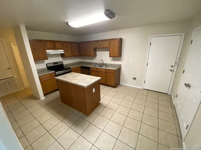 $1,500 | 10614 Shaenmeadow, San Antonio, TX 78254