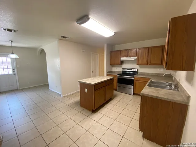 $1,500 | 10614 Shaenmeadow, San Antonio, TX 78254