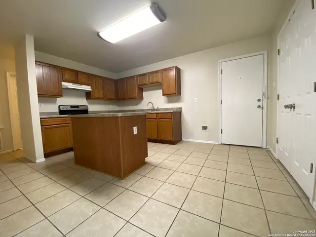 $1,500 | 10614 Shaenmeadow, San Antonio, TX 78254