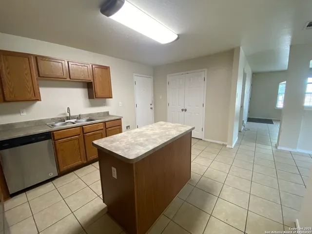 $1,500 | 10614 Shaenmeadow, San Antonio, TX 78254