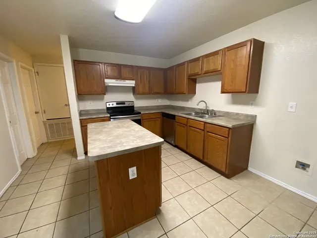 $1,500 | 10614 Shaenmeadow, San Antonio, TX 78254