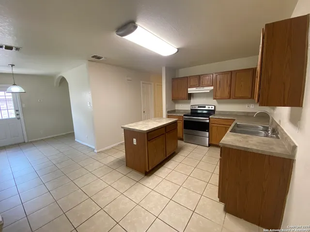 $1,500 | 10614 Shaenmeadow, San Antonio, TX 78254