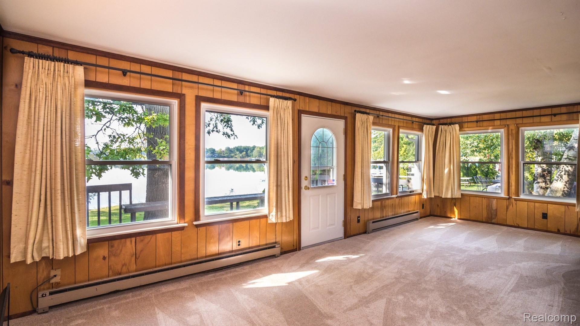 735 Glazier Road Chelsea, MI 48118 - Photo 9 of 35 LivingRm.jpg