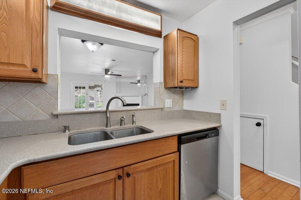 3801 Crown Point Road, Unit 2072 Jacksonville, FL 32257 - Photo 14 of 38 a bathroom with a sink and a mirror