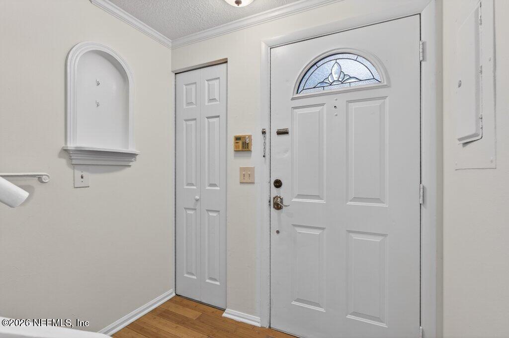 3801 Crown Point Road, Unit 2072 Jacksonville, FL 32257 - Photo 9 of 38 a view of a livingroom from a closet