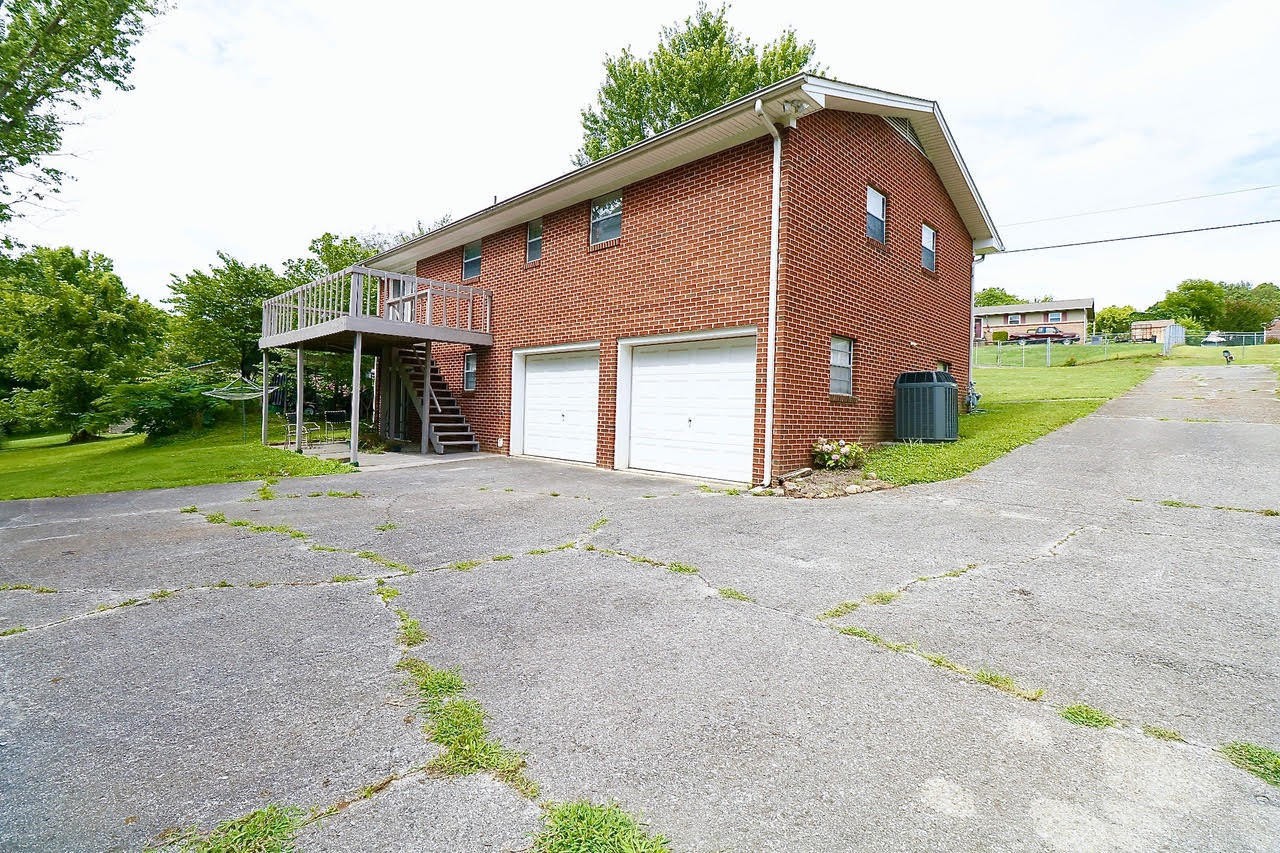2150 Highland Road Maryville, TN 37801 - Photo 3 of 28 Gallery Image 3