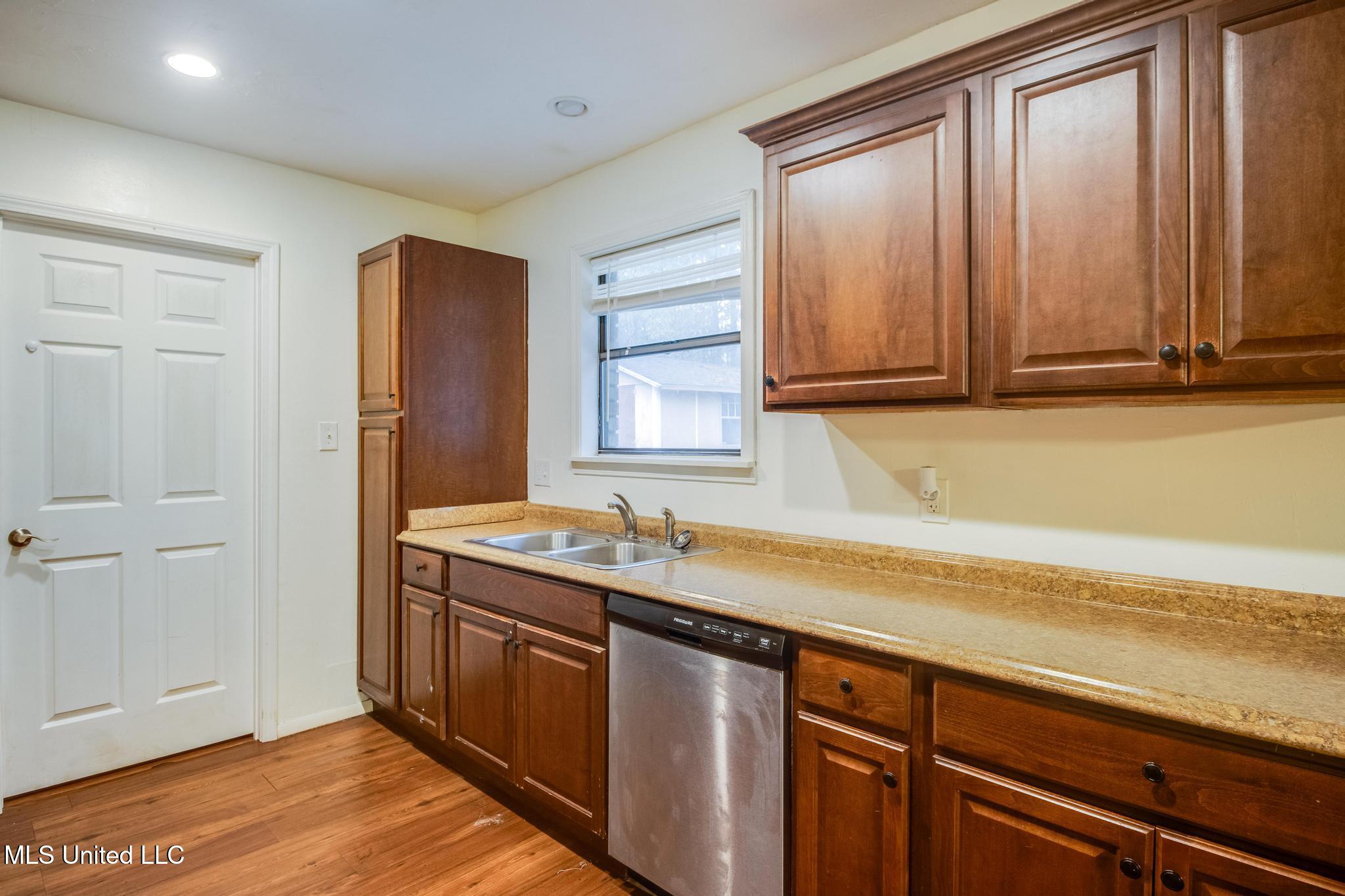 10428 Riverbend Circle Moss Point, MS 39562 - Photo 6 of 19 IMG_5069