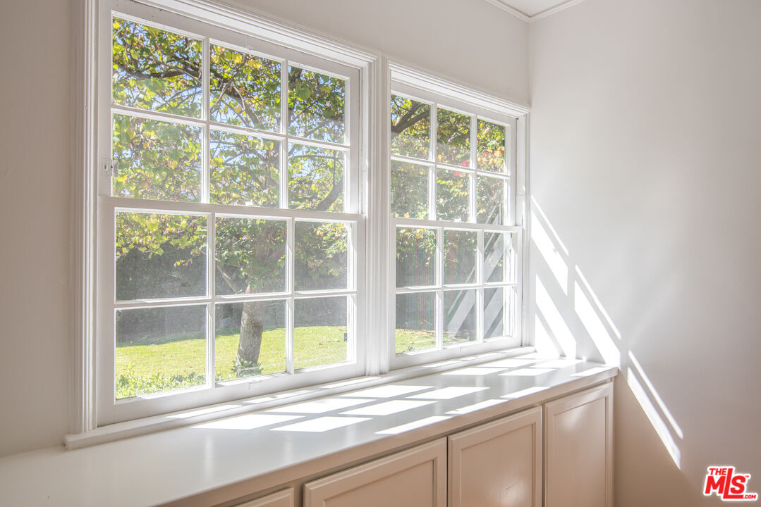 11144 Valley Spring Place Studio City, CA 91602 - Photo 23 of 36 a view of a window