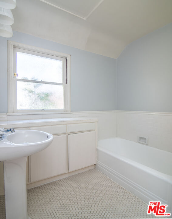11144 Valley Spring Place Studio City, CA 91602 - Photo 24 of 36 a bathroom with a sink and a bathtub