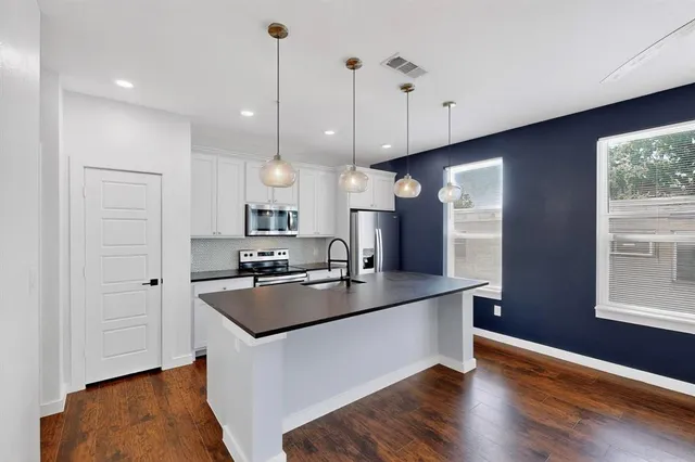 $1,450 | 800 South Welch Street, Unit 102, Denton, TX 76201