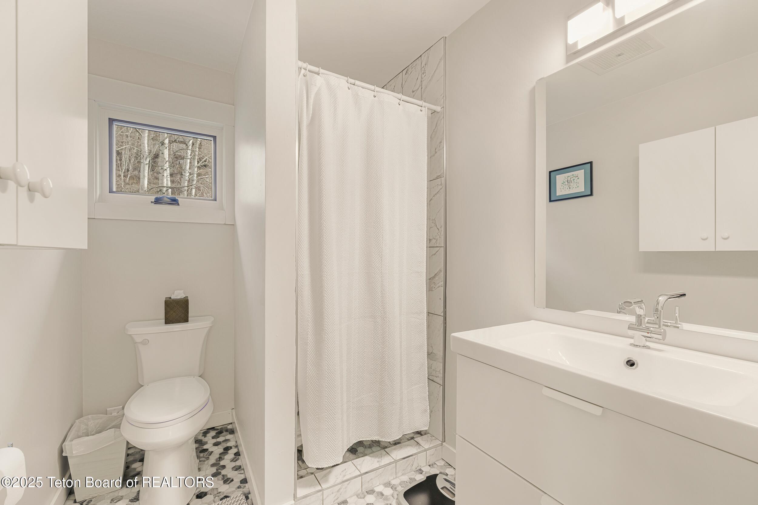 2022 Hidden Ranch Loop Jackson, WY 83001 - Photo 19 of 30 Master Bathroom