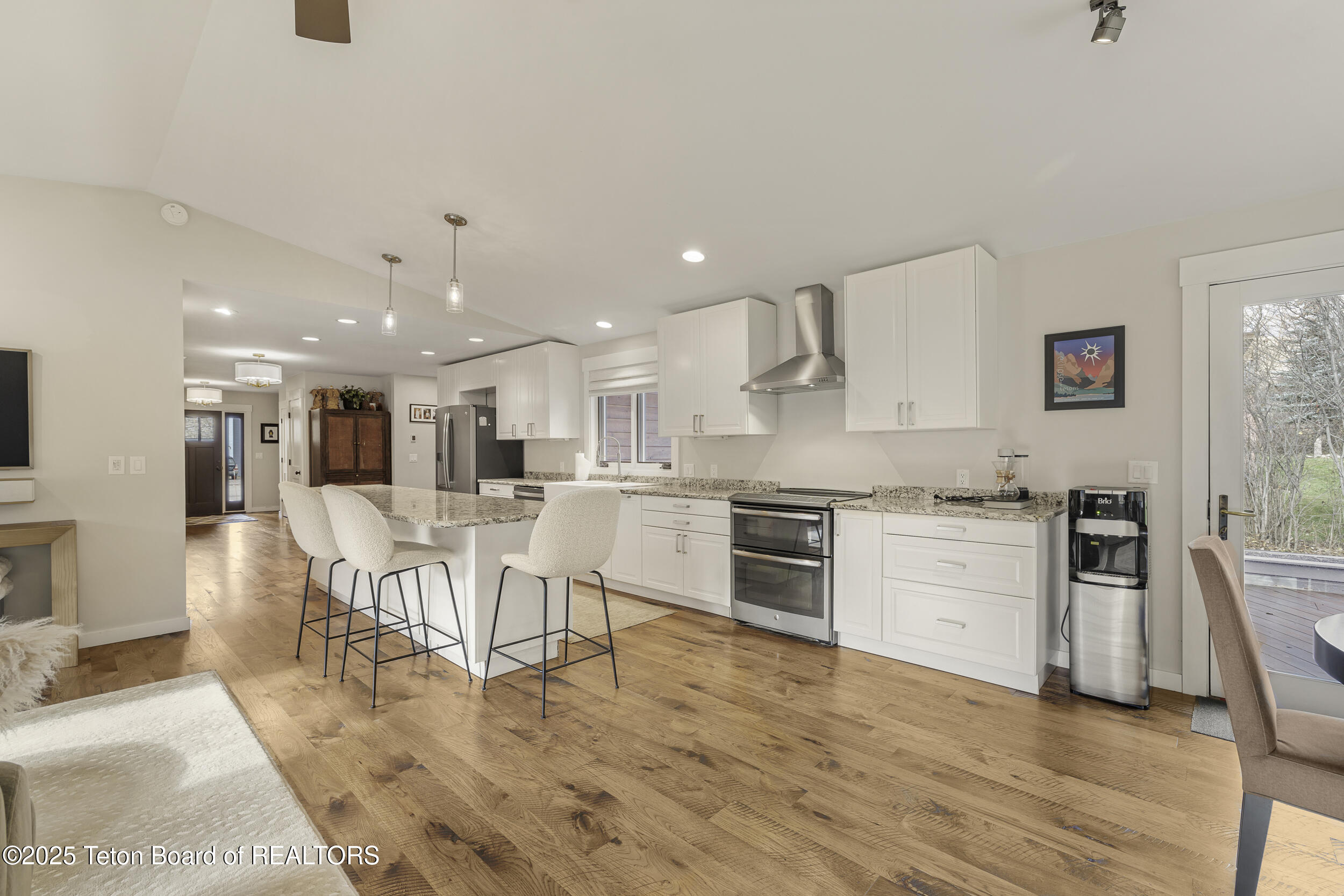 2022 Hidden Ranch Loop Jackson, WY 83001 - Photo 10 of 30 Kitchen/Dining