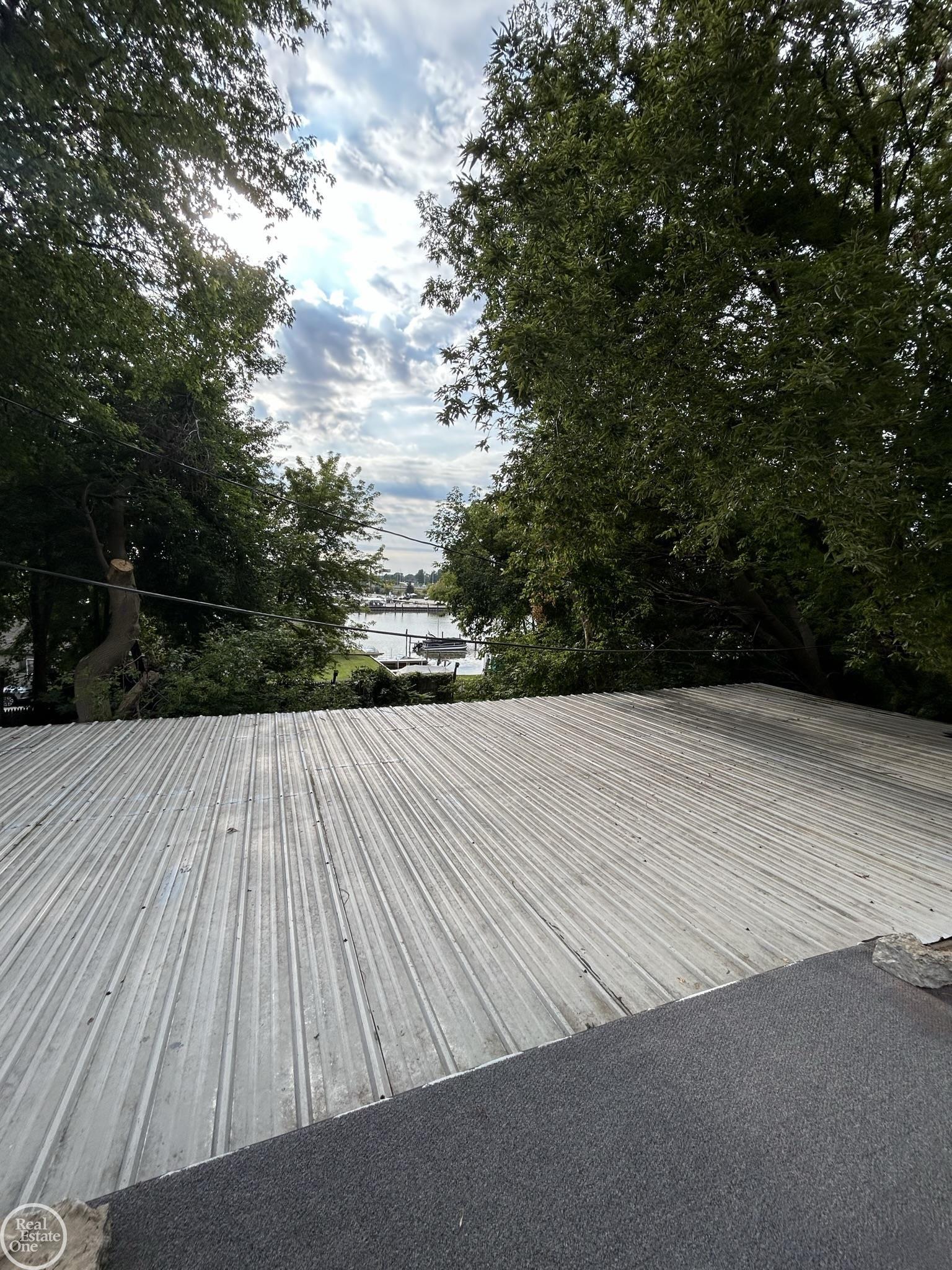 1839 Riverside Drive Port Huron, MI 48060 - Photo 7 of 31 50135537-432BC134-F19C-4DDF-8056-48FE79006405.JPG