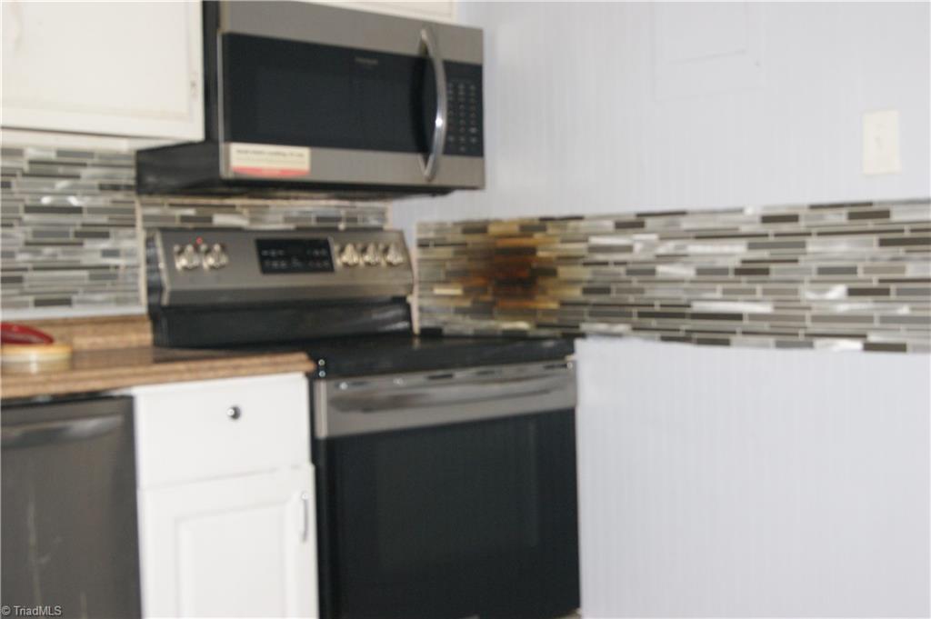 5703 Bramblegate Road Greensboro, NC 27409 - Photo 12 of 22