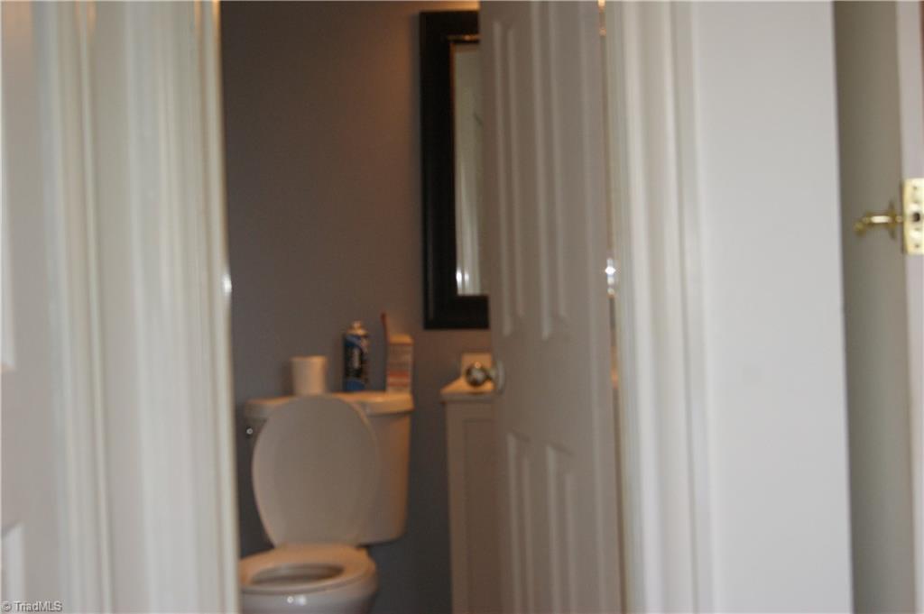 5703 Bramblegate Road Greensboro, NC 27409 - Photo 20 of 22