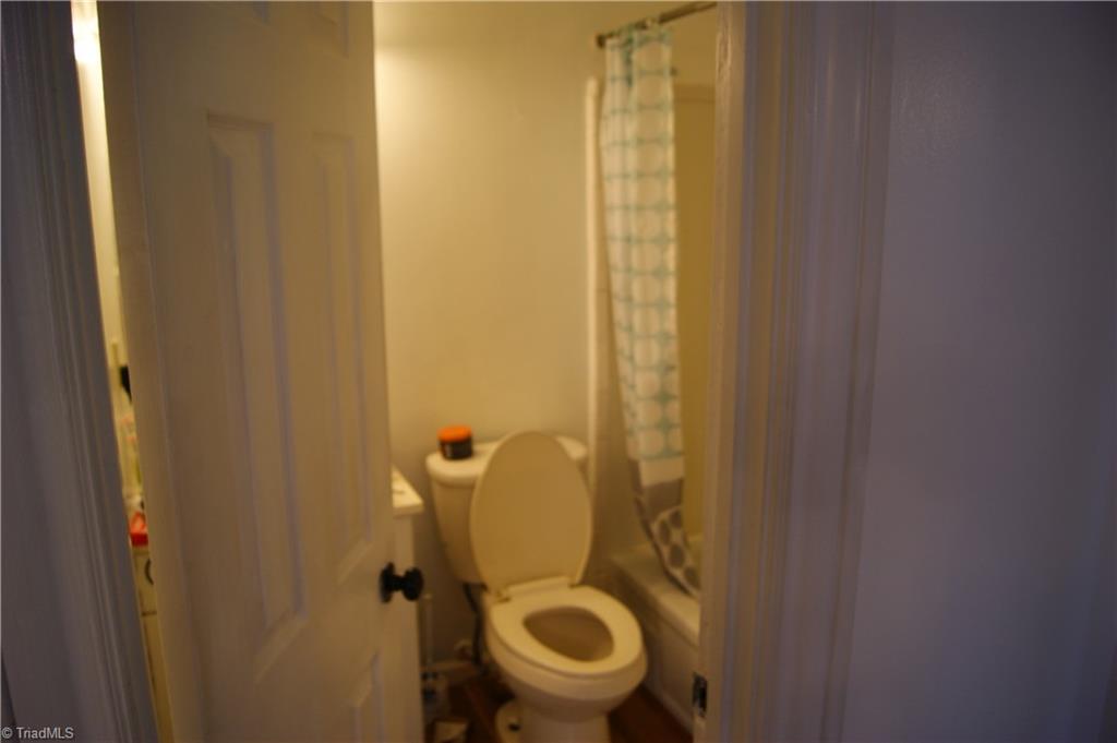 5703 Bramblegate Road Greensboro, NC 27409 - Photo 7 of 22