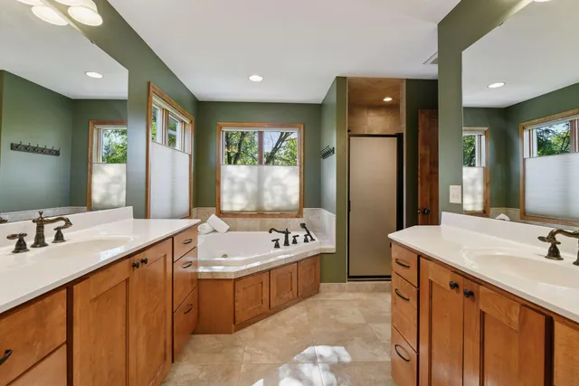 $925,000 | 1646 Isabella Parkway, Chaska, MN 55318