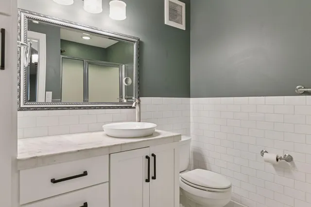 $925,000 | 1646 Isabella Parkway, Chaska, MN 55318