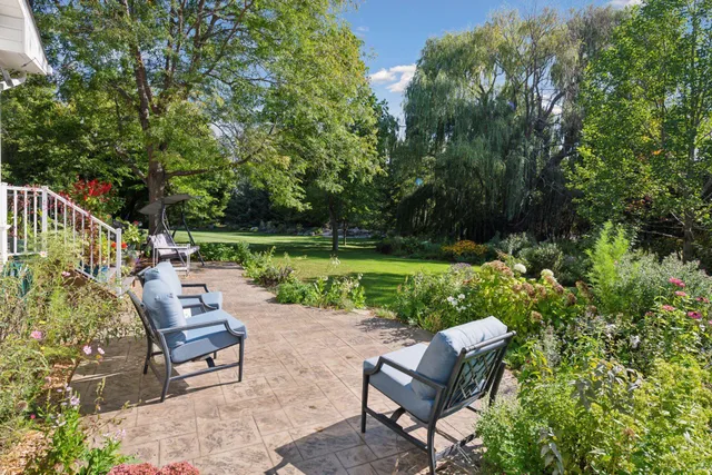 $925,000 | 1646 Isabella Parkway, Chaska, MN 55318