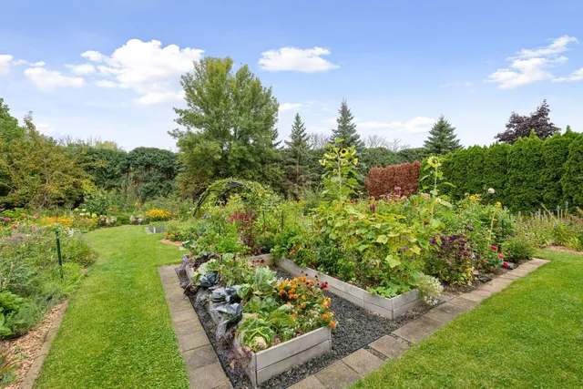 $925,000 | 1646 Isabella Parkway, Chaska, MN 55318