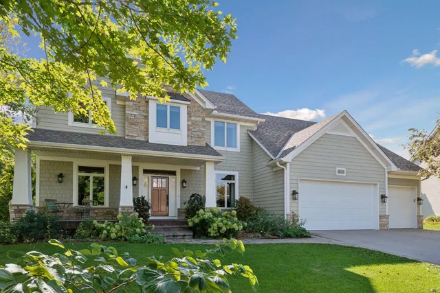 $925,000 | 1646 Isabella Parkway, Chaska, MN 55318