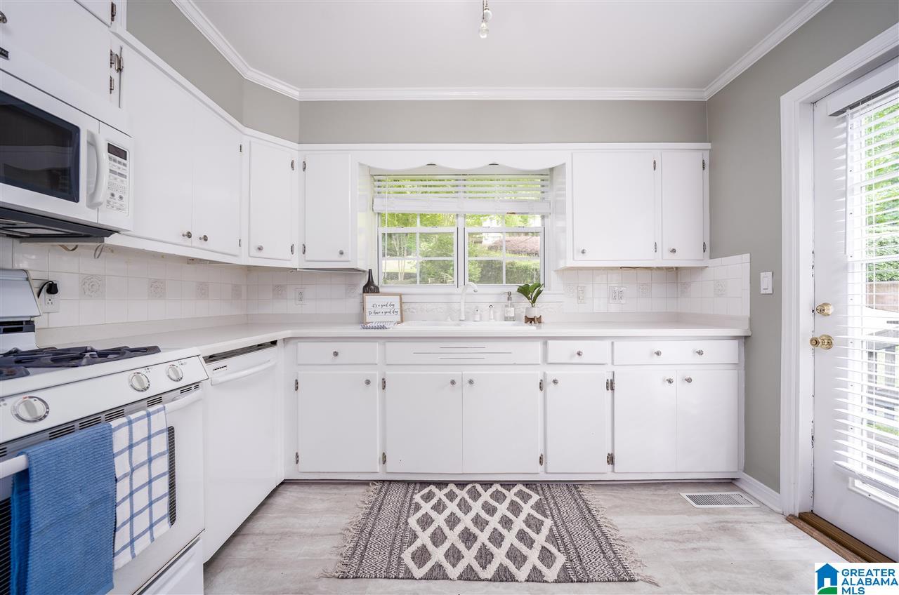 1508 Berry Road Birmingham, AL 35226 - Photo 6 of 37