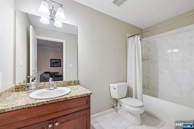 $540,000 | 175 Rochelle Avenue, Unit 321, Rochelle Park, NJ 07662