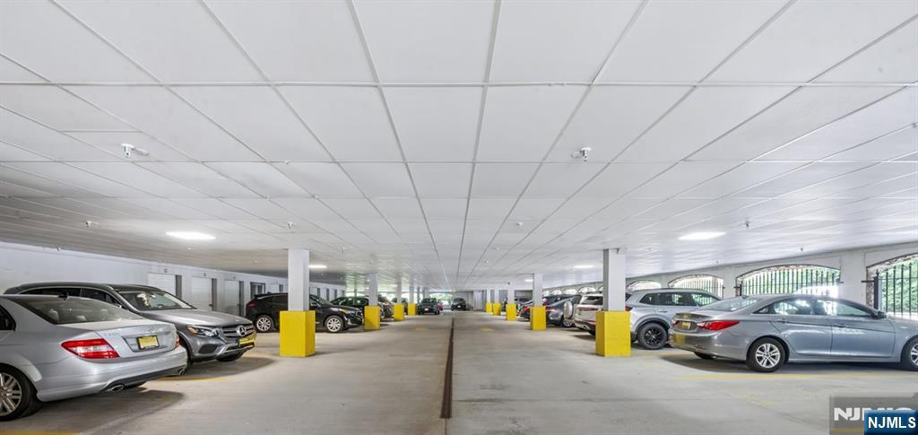 175 Rochelle Avenue, Unit 321 Rochelle Park, NJ 07662 - Photo 5 of 27