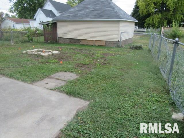 423 North 3rd Street Clinton, IA 52732 - Photo 3 of 9 Gallery Image 3