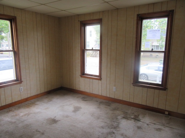 423 North 3rd Street Clinton, IA 52732 - Photo 8 of 9 Gallery Image 8