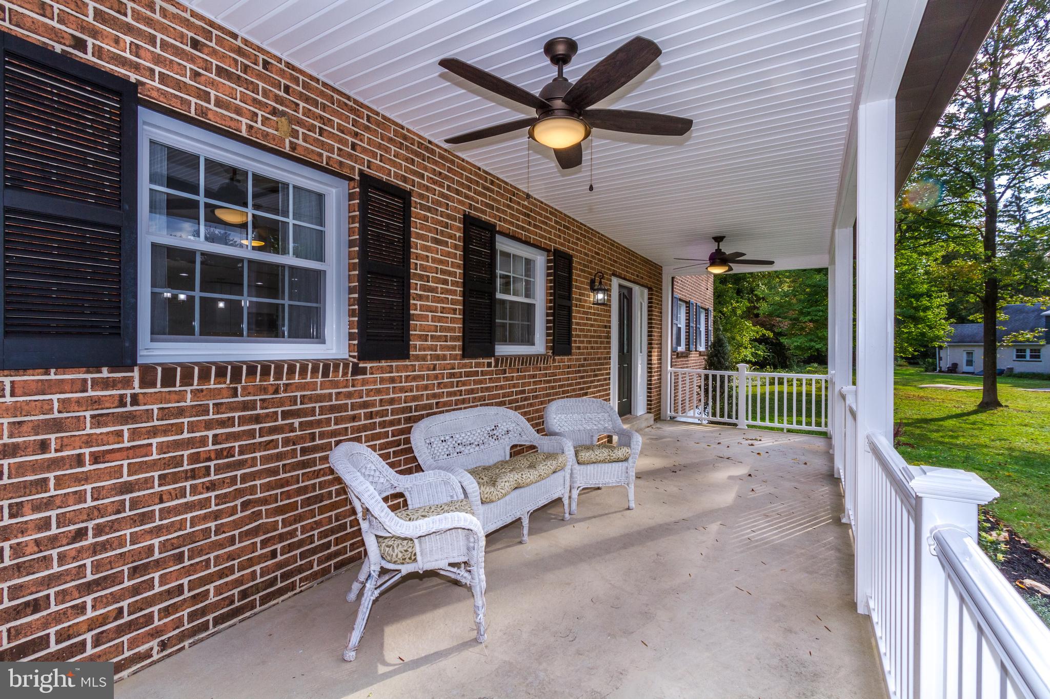 508 South Providence Road Wallingford, PA 19086 - Photo 4 of 63 2 Ceiling Fans and tons of seating space