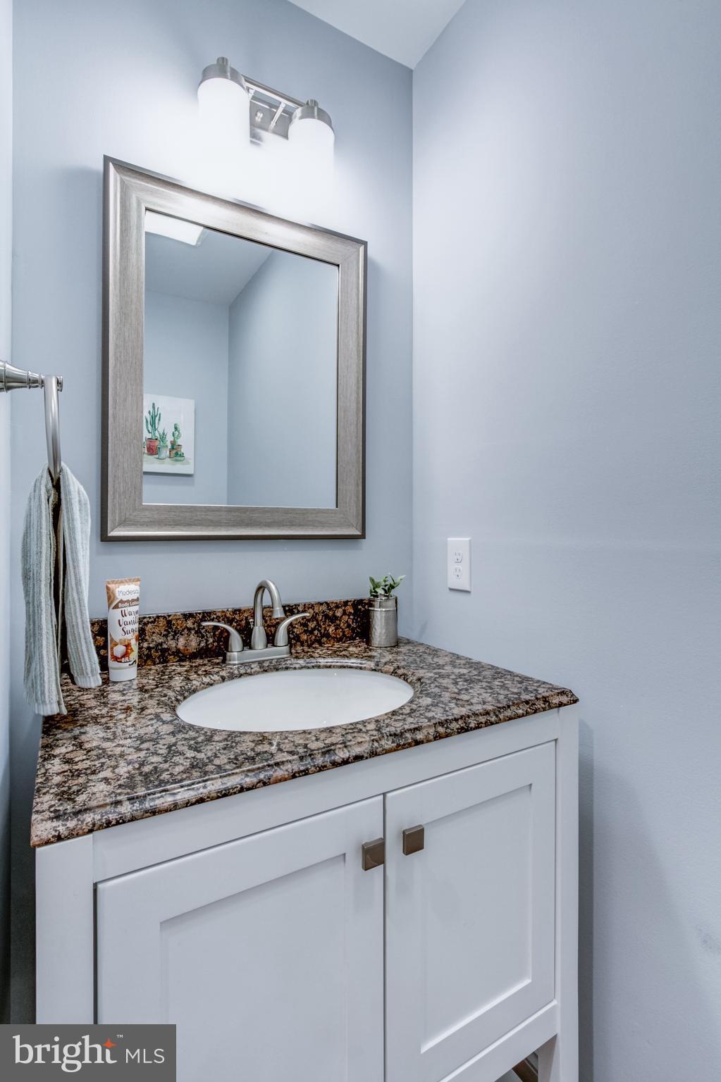 508 South Providence Road Wallingford, PA 19086 - Photo 45 of 63 Powder room