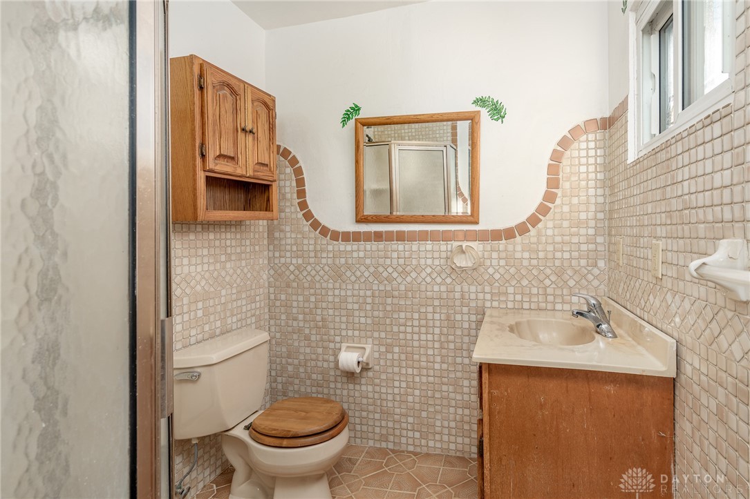 85 Quinby Lane Riverside, OH 45432 - Photo 21 of 47 Owners suit full bath photo