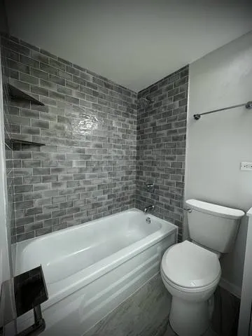 $155,000 | 9720 South Pulaski Road, Unit 306, Oak Lawn, IL 60453