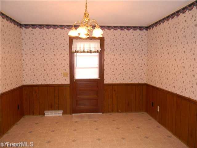123 Aaron Road Elkin, NC 28621 - Photo 4 of 11 Dining Room.