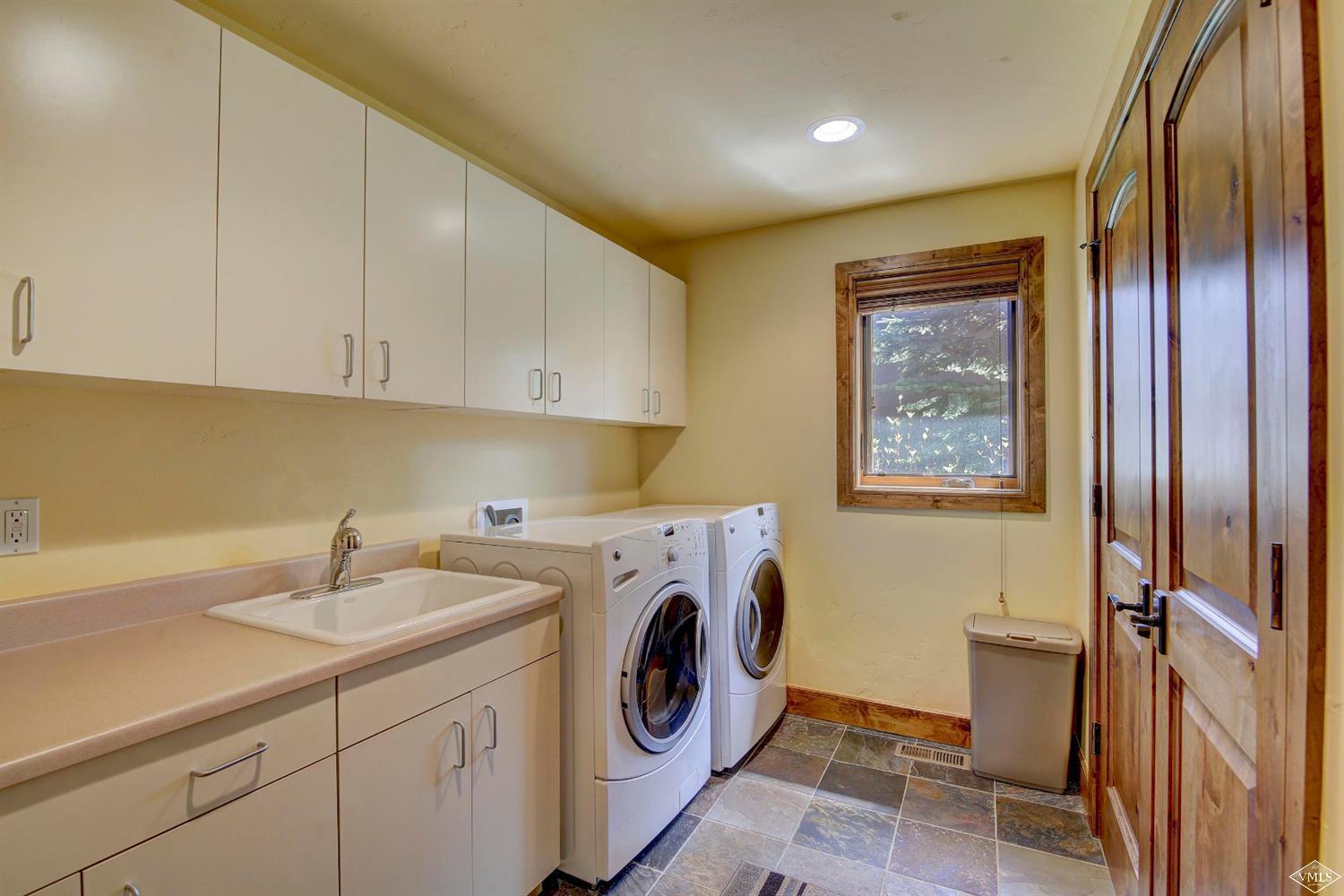 46 Hollis Lane Edwards, CO 81632 - Photo 17 of 25 a utility room with dryer and washer