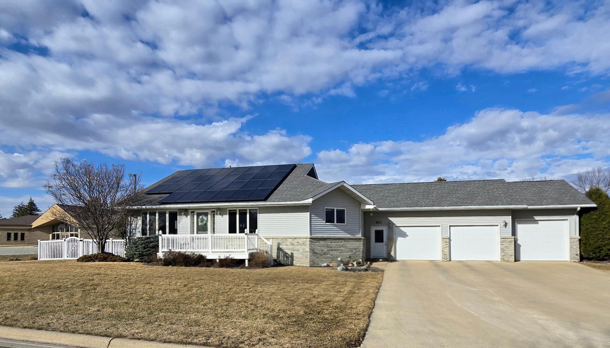 807 8th Street Southwest Pipestone, MN 56164 - Photo 1 of 76