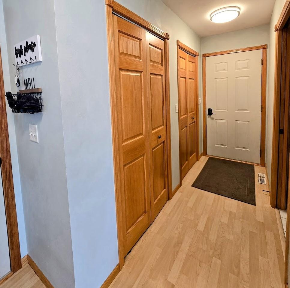 807 8th Street Southwest Pipestone, MN 56164 - Photo 3 of 76